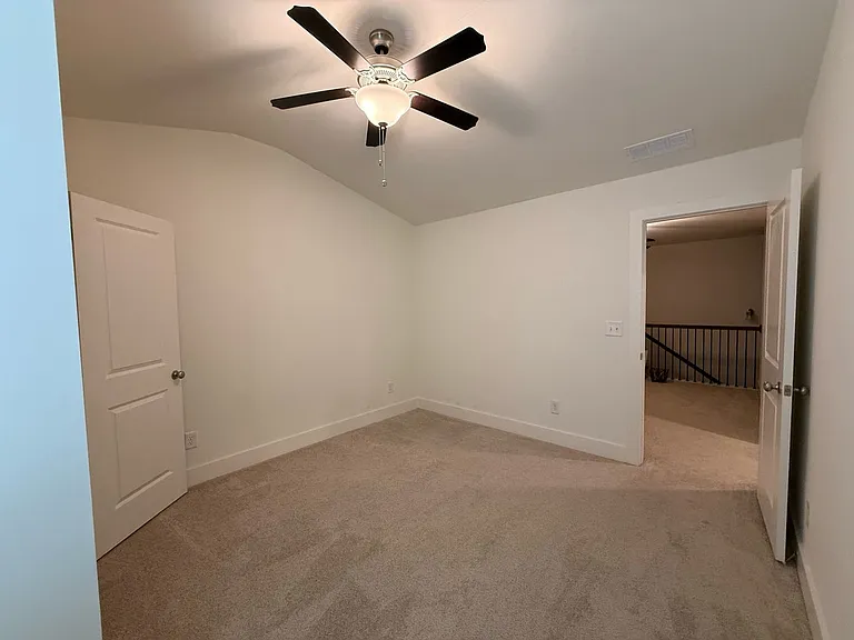5318 Radford Loop — Photo 8