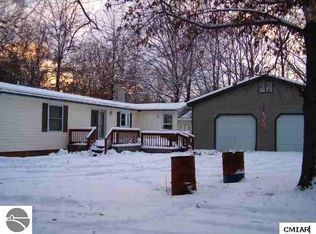 8945 S Harding Ave, Farwell, MI 48622