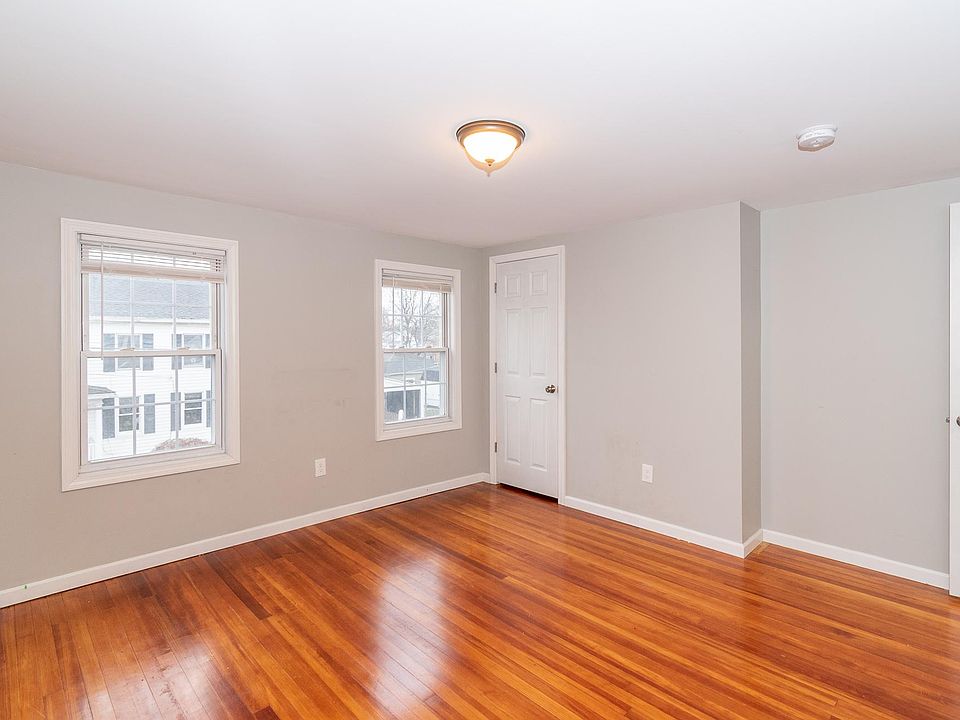 18 Chestnut St Windsor Locks, CT Zillow Apartments for Rent in