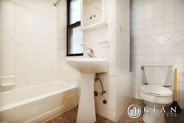 Rented by Kian Realty | media 14