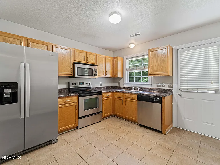 206 Streamwood Dr — Photo 5