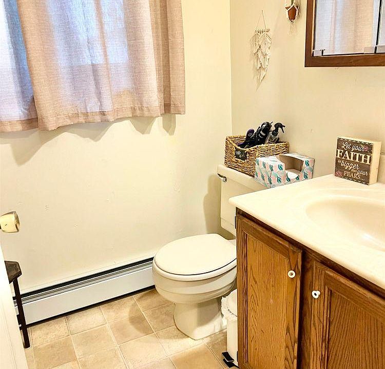 1st image of 28 Woodlawn Ave #3