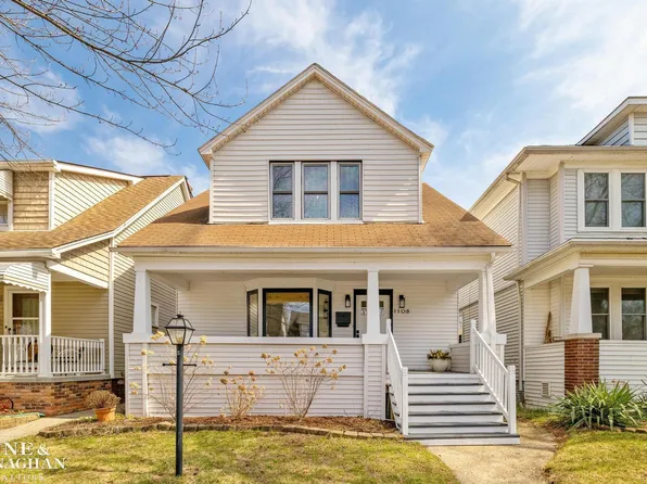 1108 Wayburn St, Grosse Pointe Park, MI 48230