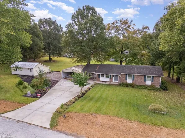 4316 Glenford Dr, Winston Salem, NC 27107