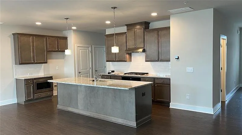 4 bed, 3.5 bath, 2845 sqft, $3,200 — Photo 2