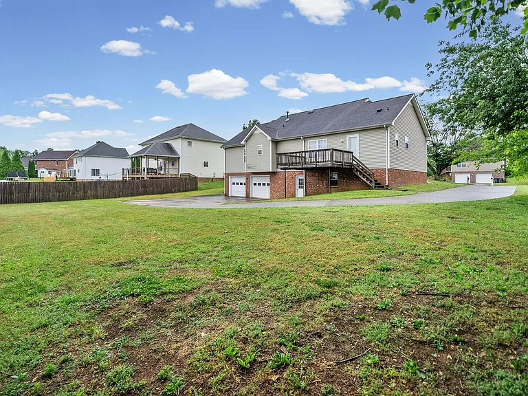 1115 Thornberry Dr — Photo 27