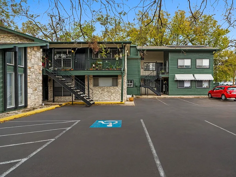 Duval Court — Photo 16