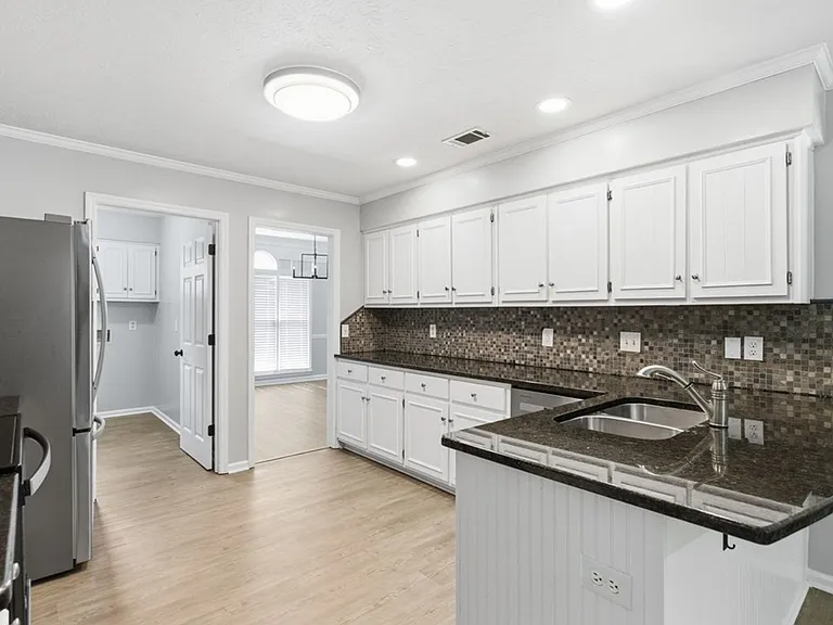 867 Lismore Dr — Photo 10