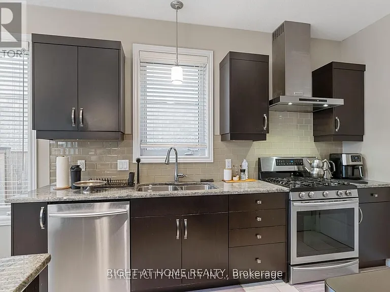 402 Tansbury St N — Photo 14