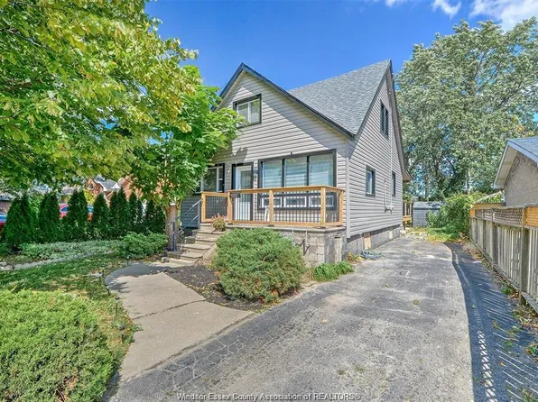 3262 Clemenceau Blvd, Windsor, ON N8T 2R7