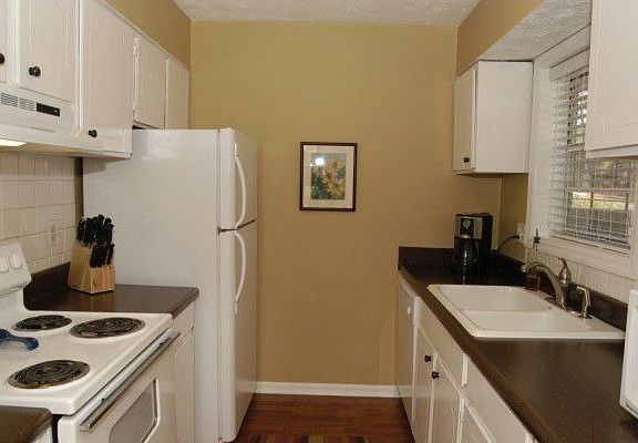 Renovated kitchen- all appliances stay!