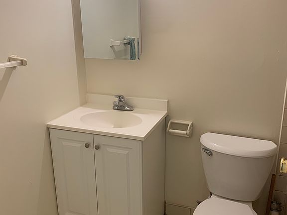 5th image of 121 Fayette Ave #128