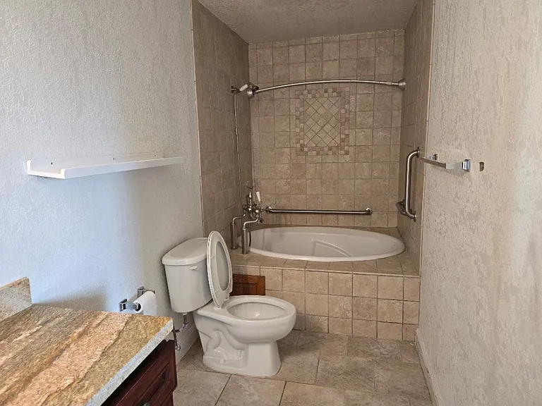 1551 Regency Ct — Photo 9
