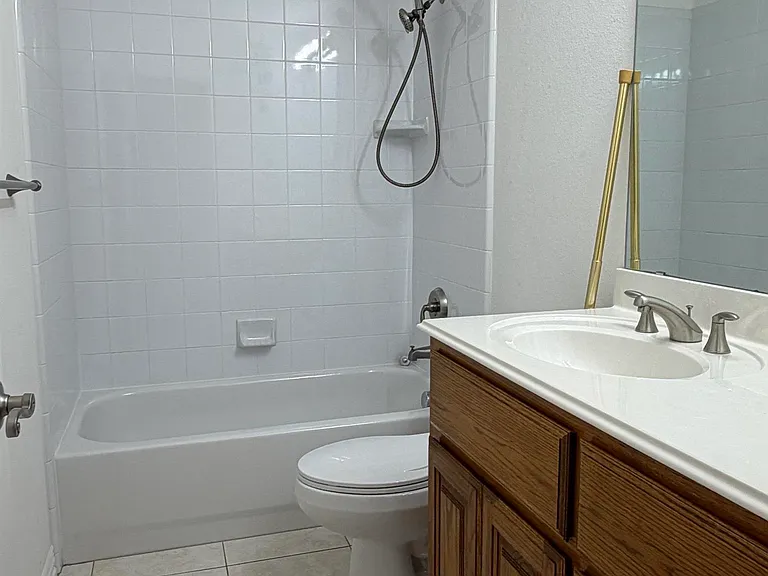 4 Warwick Ct — Photo 20
