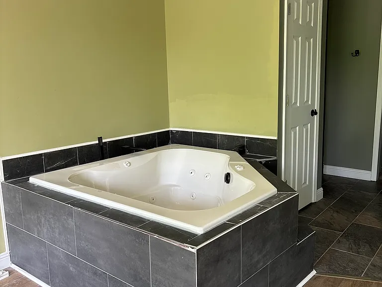 256 Greenbay Rd — Photo 16