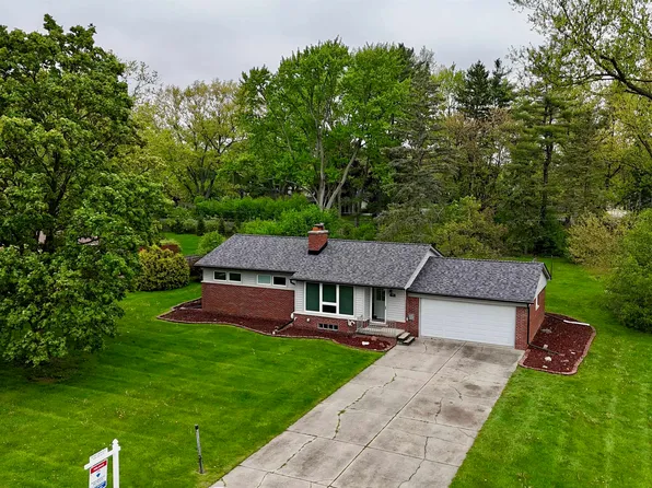 105 Lesdale Dr, Troy, MI 48085