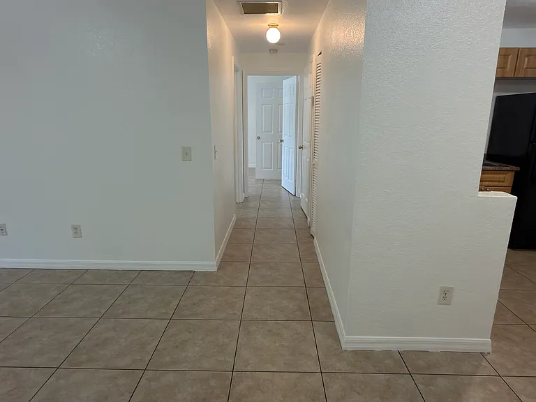 651 SW 9th St #7 — Photo 17