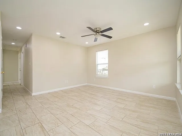 3 bed, 2.0 bath, 1027 sqft, $1,575 — Photo 3