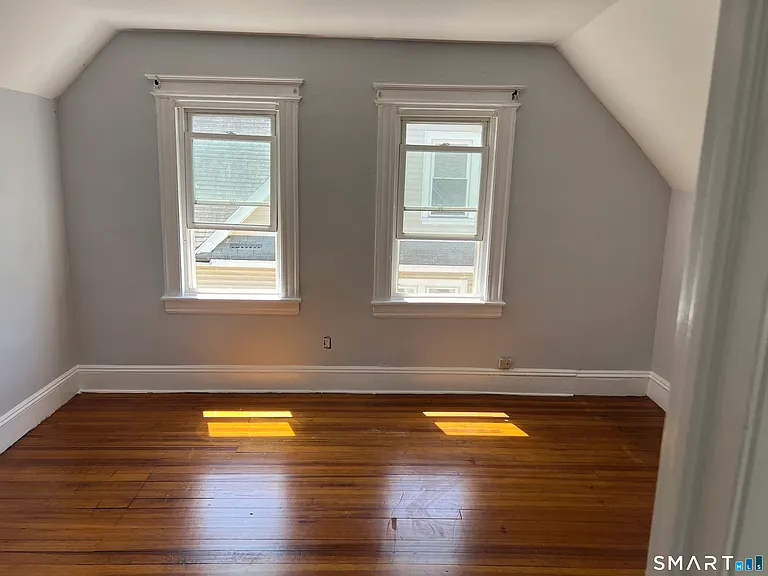 137 Hollister Ave — Photo 4