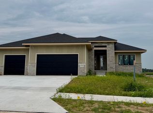 11714 S 124th Ave, Papillion, NE 68046