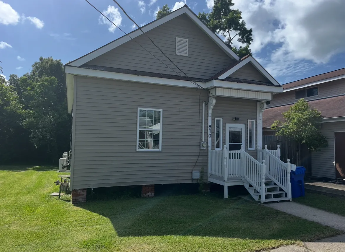 2 bed, 1044 sqft, $1,200 — Photo 1