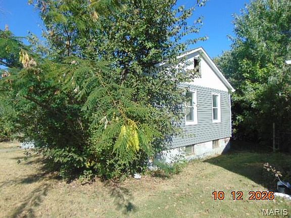 3rd image of 1035 Francis St