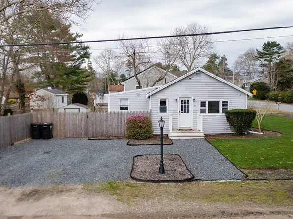 16 Spruce St, Plymouth, MA 02360