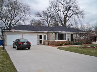 525 E River Dr, Omro, WI 54963