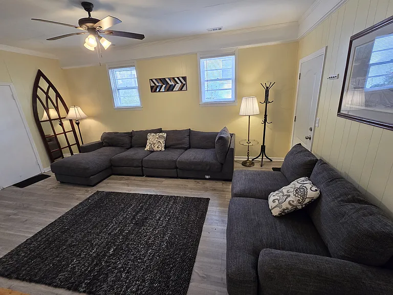 242 W Castle Dr — Photo 16