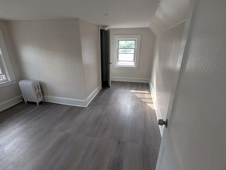 195 Lehigh Ave — Photo 3