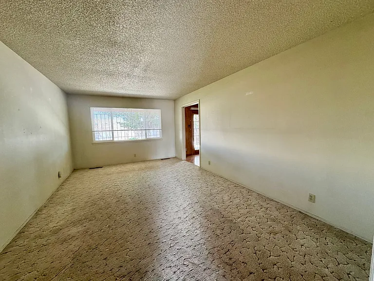 1705 California St NE — Photo 6
