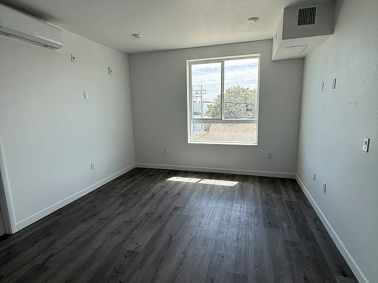 516 N Fries Ave — Photo 7