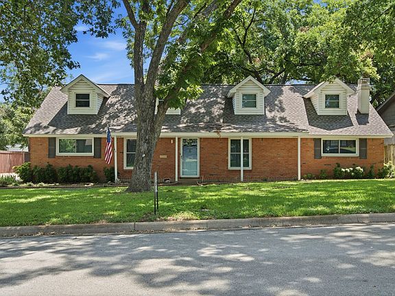 4th image of 1301 Colonial Ct