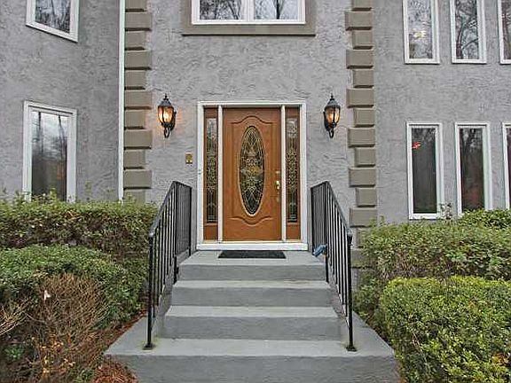 3rd image of 4675 Jefferson Township Pl