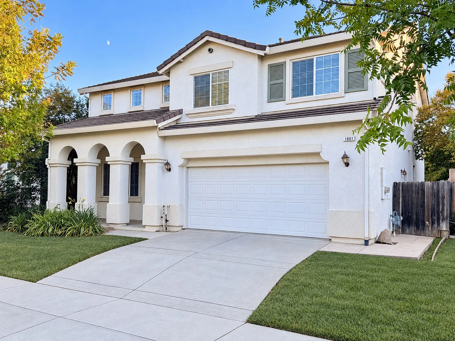 4 bed, 2505 sqft, $3,600 — Photo 1