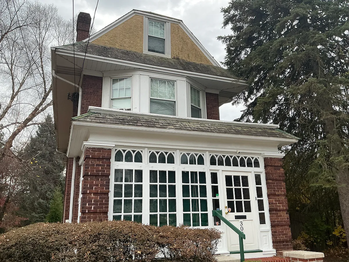 Building Photo - 303 E 19th St