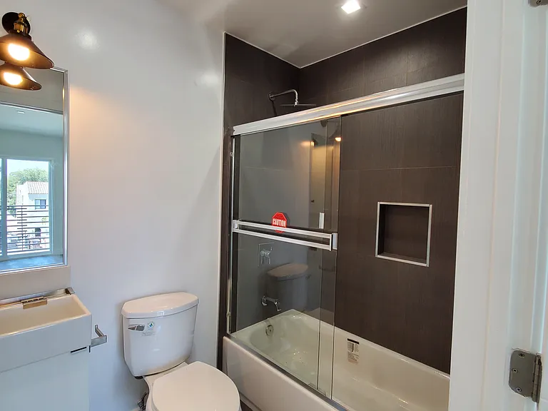 2337 1/2 Crenshaw Blvd #2337-1/2 — Photo 17