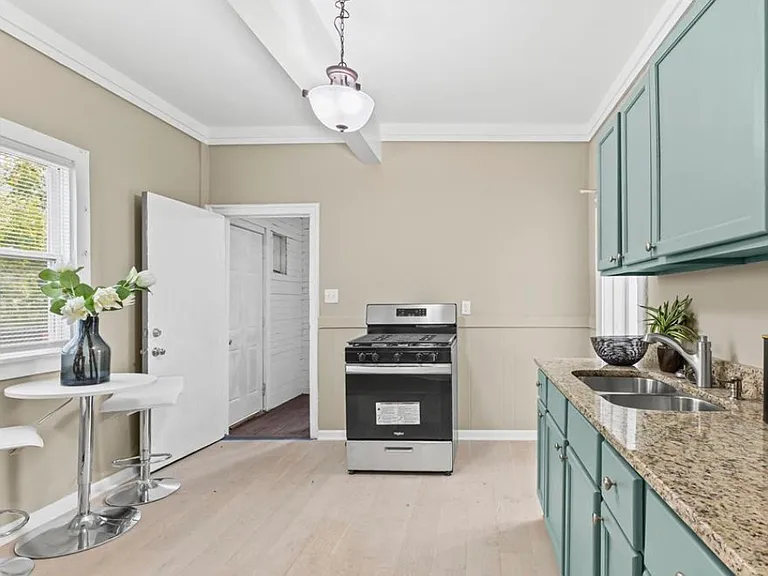 811 Queen Ave N #1 — Photo 10