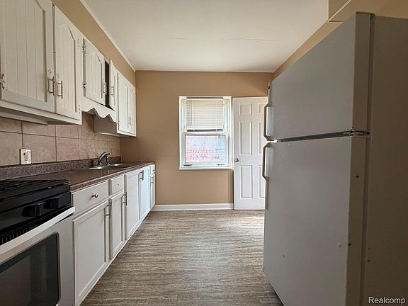 2nd image of 8080 Cloverlawn St