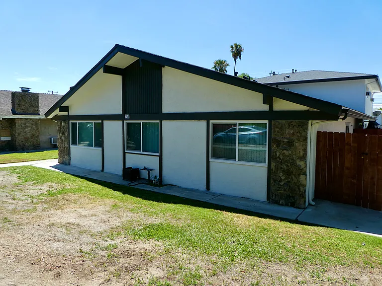 966 W Pine St #A — Photo 3