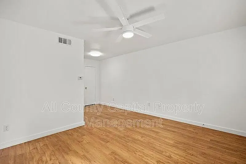 Studio, 1.0 bath, 408 sqft, $1,000 — Photo 3