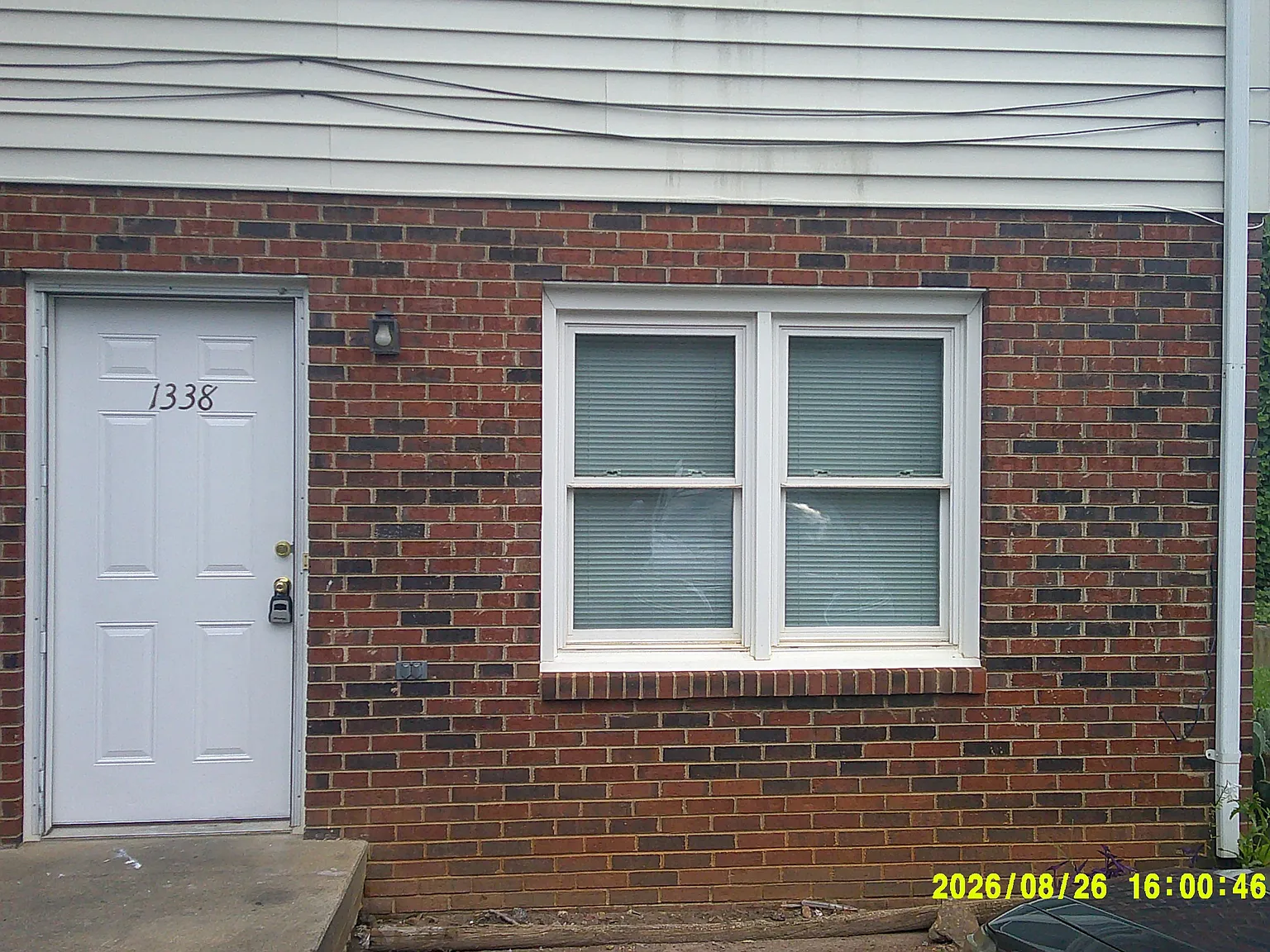 2 bed, 1.5 bath, $1,100 — Photo 2
