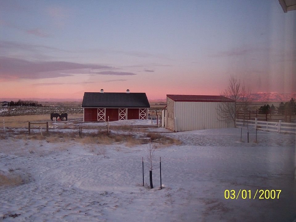 4stall barn & chicken coop