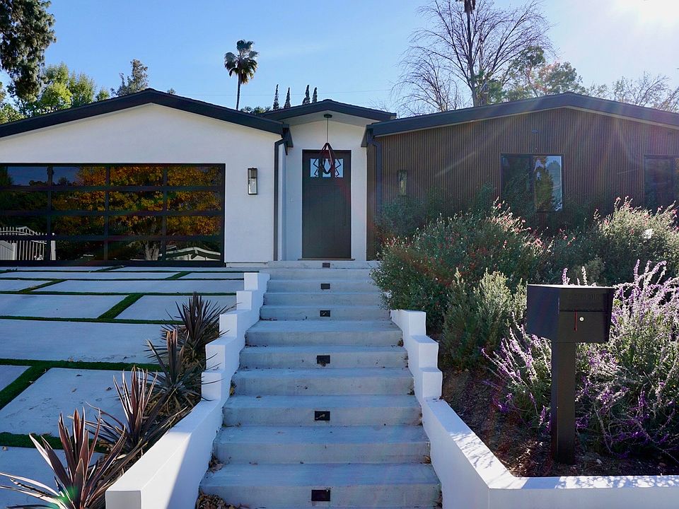 1st image of 20748 Burbank Blvd
