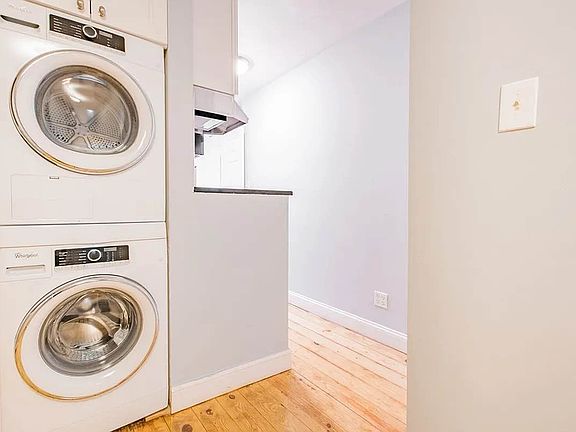 2nd image of 520 E 6th St #2XL
