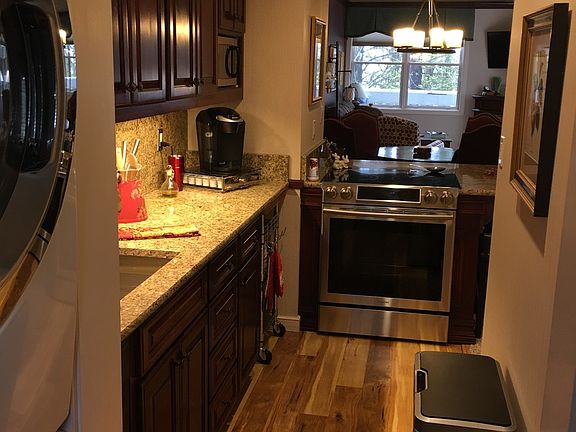 stainless range, granite too