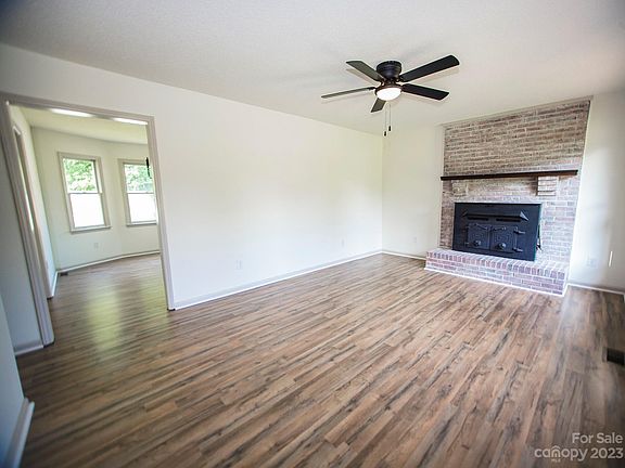 4th image of 405 Caswell Ave