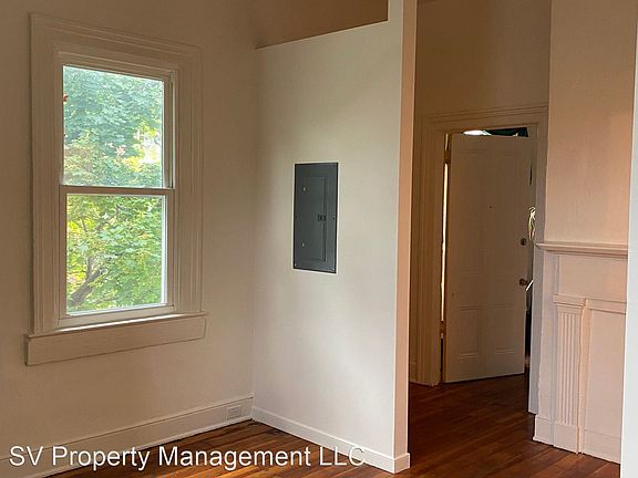3rd image of 27 S Market St APT 5