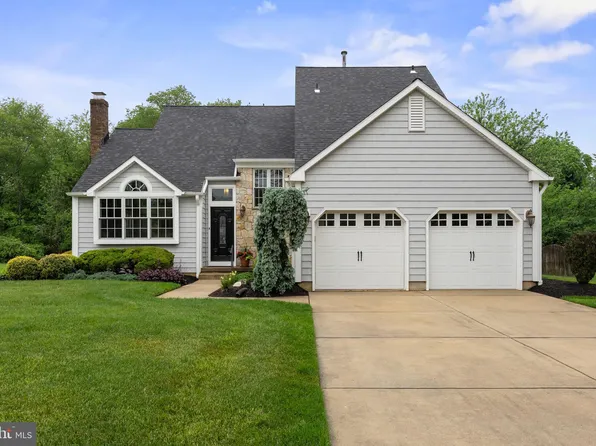 5 Abbotsford Dr, Marlton, NJ 08053
