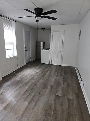 403 W Vine St #3 Photo 1